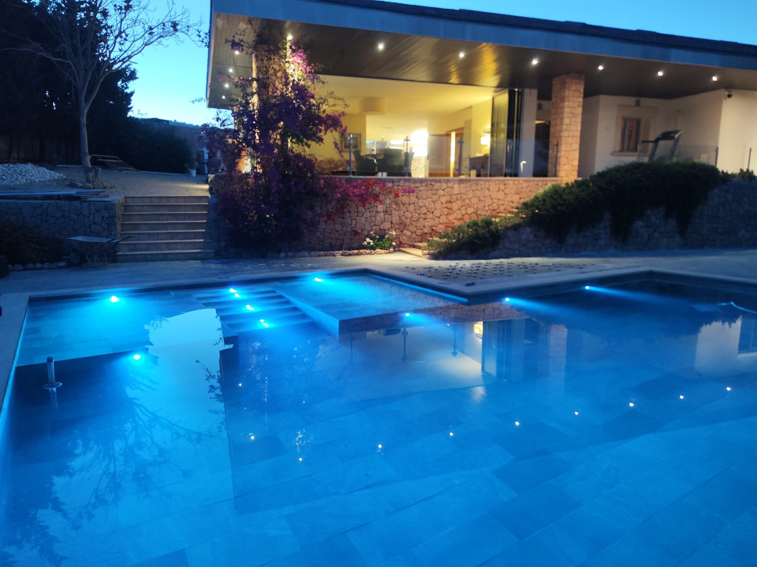 f8dc3944-a2e0-40f8-b48e-ca1447b4aec6